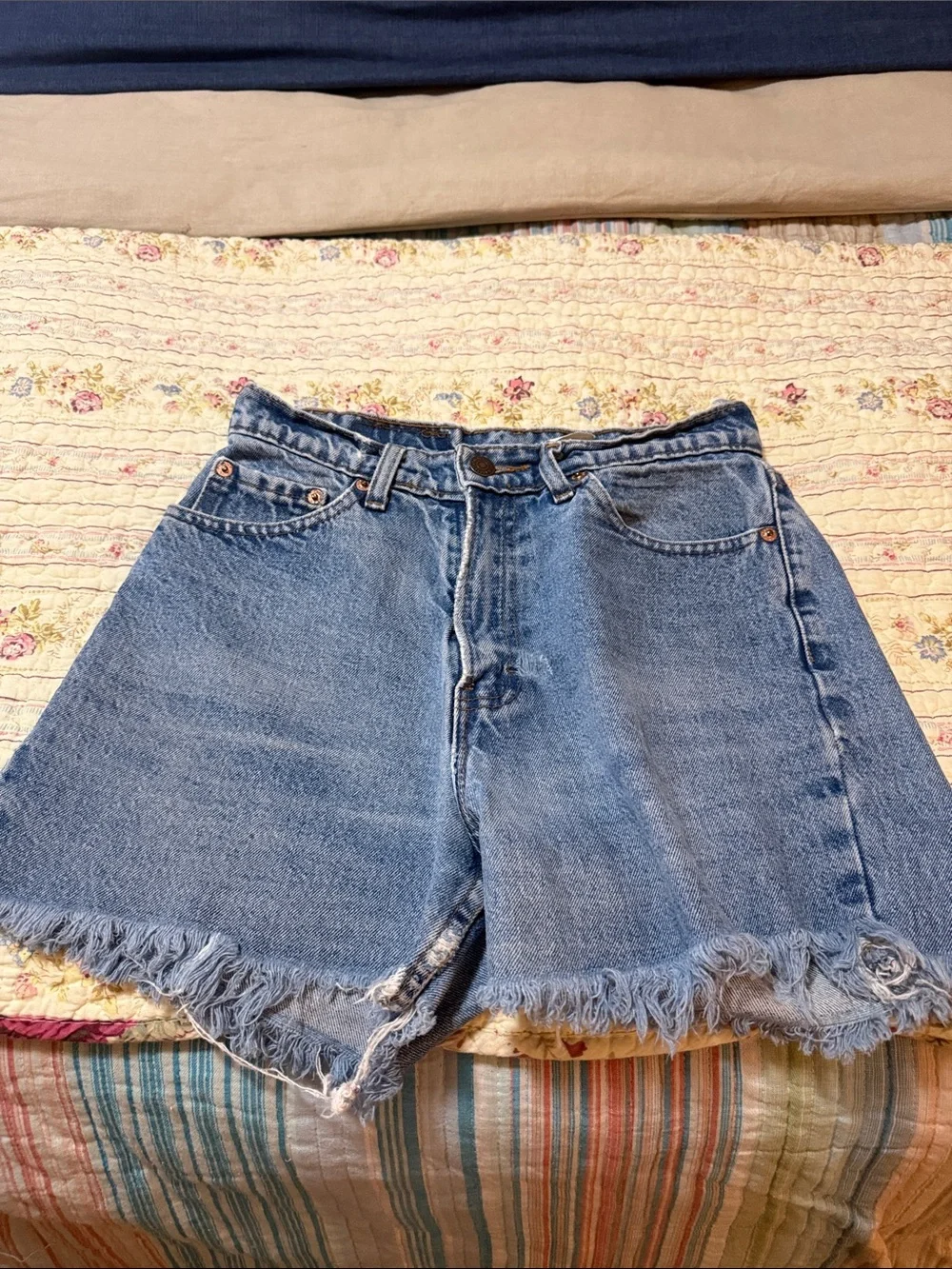 Vintage Jordache Light Blue Frayed Hem Denim Shorts - Picture 1 of 6
